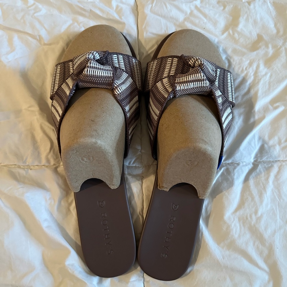 NWB Rothys Sandals